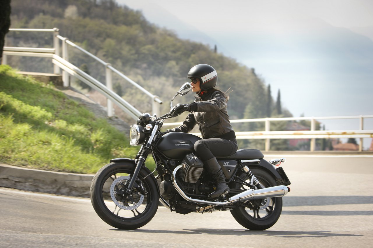 Moto Guzzi V7 Stone