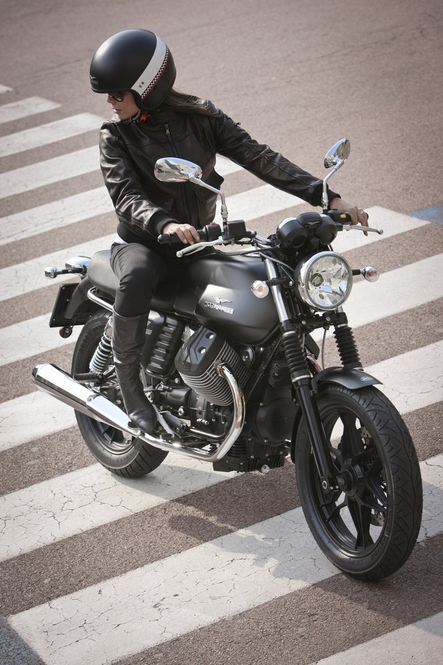 Moto Guzzi V7 Stone