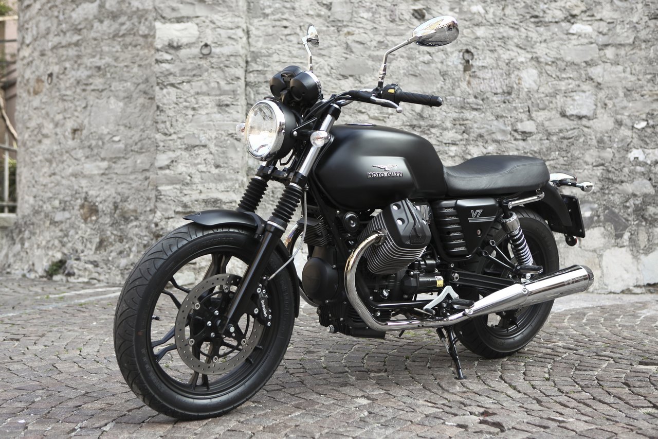 Moto Guzzi V7 Stone