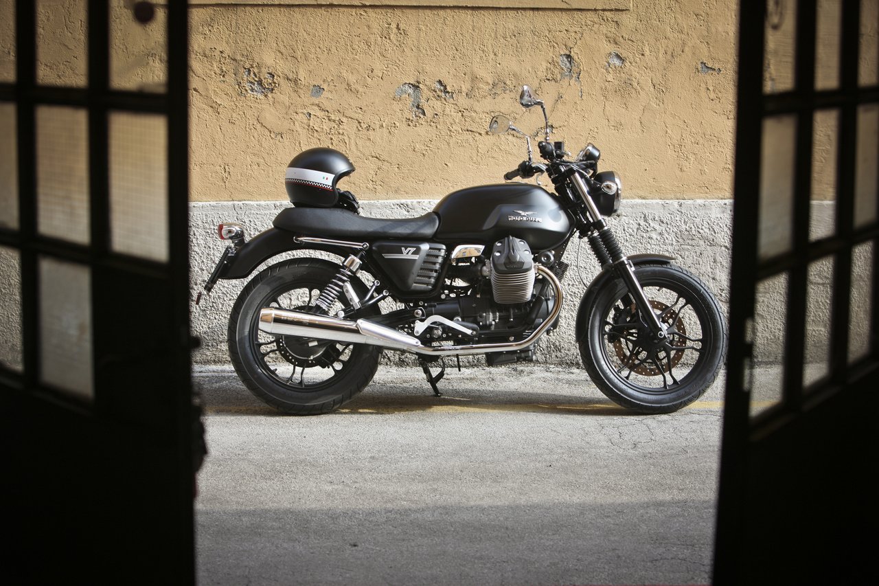 Moto Guzzi V7 Stone